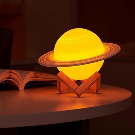 BUFFER® 3D Print Satürn Dokunmatik Gezegen Ahşap Stantlı 3 Renk USB Şarjlı Gece Lambası (Kumandasız)